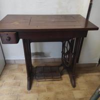 macchina da cucire  con pedale