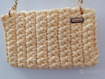 borsa tracolla all'uncinetto gialla
