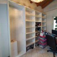 massiccia libreria bianca in legno 
