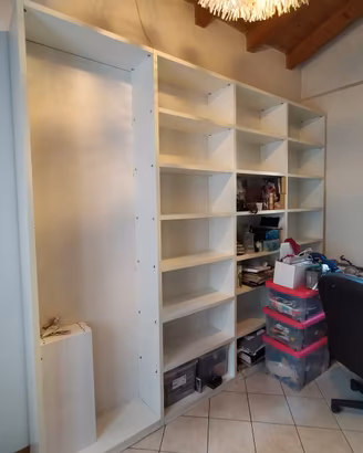 massiccia libreria bianca in legno 
