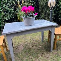 Tavolo rustico antico