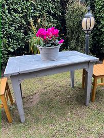 Tavolo rustico antico