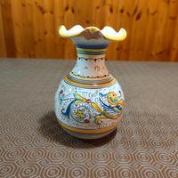 Vaso piccolo in maiolica dipinto a mano di Deruta