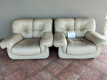 Divano soggiorno tavolo