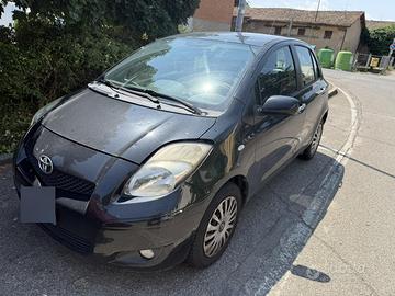Toyota Yaris 2 serie. 2011