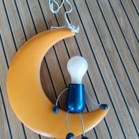 Lampadario omino seduto sulla luna