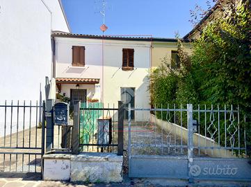 CASA DI CORTE A SAN MAURO PASCOLI
