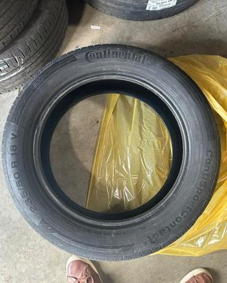 Pneumatici Continental 235/50 R18 V