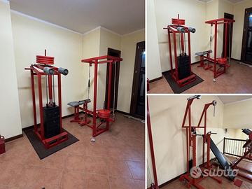 Macchine spalle, carrucola e tricipiti palestra