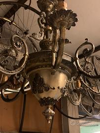 Lampadario antico con candelabro