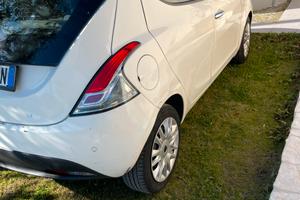 Lancia y  anno 2015