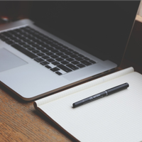 Impiegato scrivania e commesso