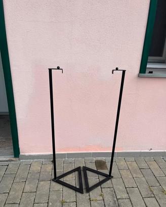 Stand artigianali in ferro.