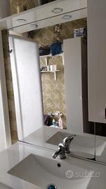 Specchiera e mobile bagno 