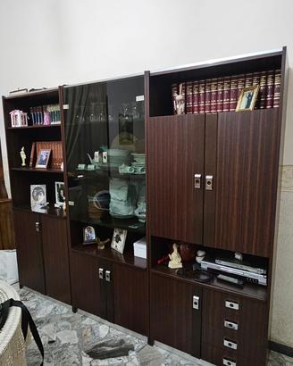 Parete attrezzata in legno – GRATIS