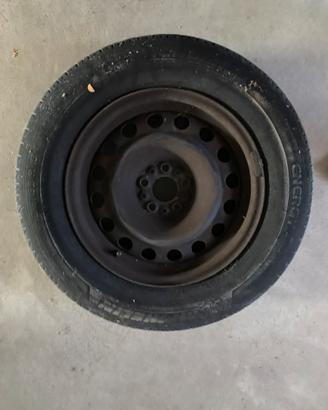 Ruota completa 215/65 R15 96T con cerchio in ferro