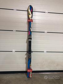 Sci da discesa nordica.