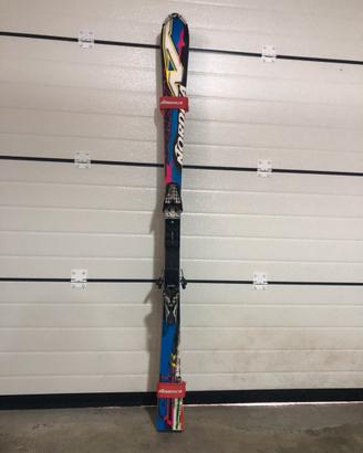 Sci da discesa nordica.