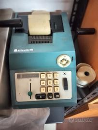 Calcolatrice manuale Olivetti.