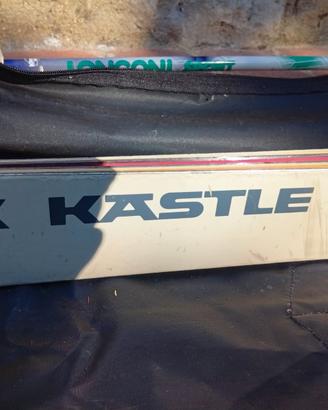 Sci kastle con attacchi, bastoncini e custodia