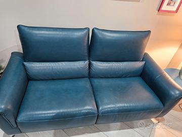 Divano in pelle blu