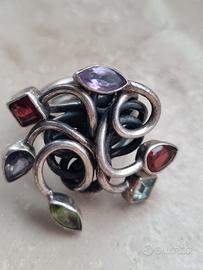 Anello medusa in argento e gemme 