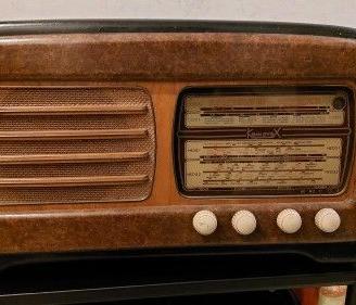 Radio antica/d’epoca Kosmovox modello 125