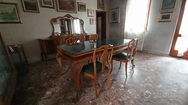 Tavolo anni '50 stile chippendal 