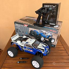 Macchina radiocomandata 4x4 con radio Futaba