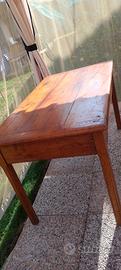 Tavolo e sedie in legno 