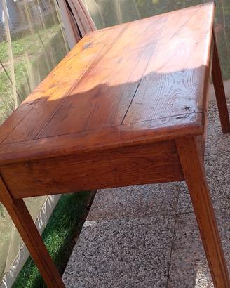 Tavolo e sedie in legno 