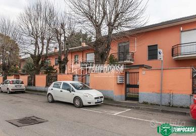 DUE LOCALI CON CUCINA ABITABILE CON BOX E CANTINA
