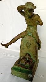 bronzetto napoletano di scugnizzo alla fontana