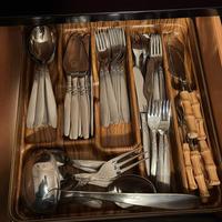 Servizio piatti tazzine e posate