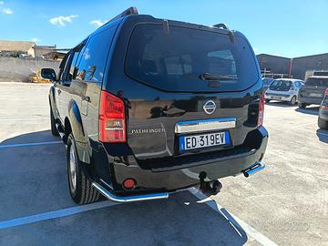 Nissan pathfinder 7 posti 2.5 dci 
