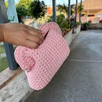 Clutch bag rosa all’uncinetto, fatta a mano