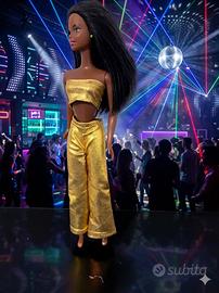 Top e pantaloni oro compatibili per Barbie