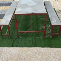 Tavolo e due panche mensa