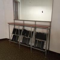 Mobile vintage con specchio e ripiani