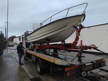 Barca motore e carrello