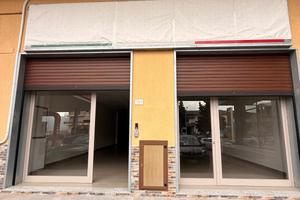 Locale fronte strada