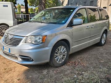 Lancia Voyager 2012 