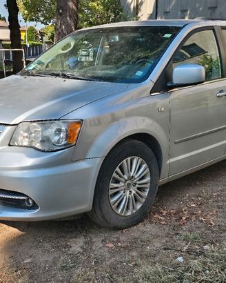 Lancia Voyager 2012 