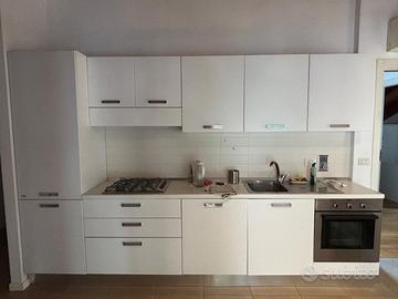 Cucina TOP con elettrodomestici