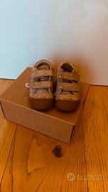 Primi passi Naturino bambina