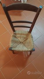 Set di 4 sedie rustiche in legno scuro