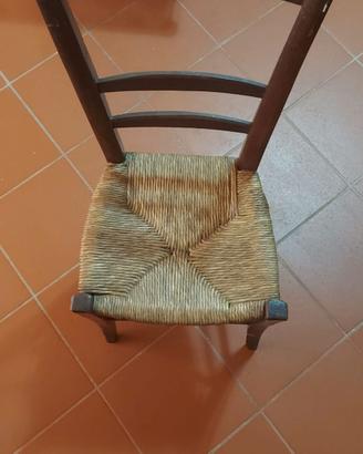 Set di 4 sedie rustiche in legno scuro