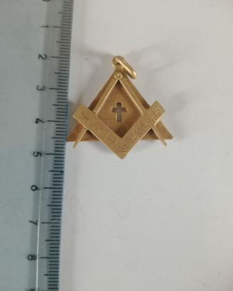 Pendente in oro massiccio 18 carati, 14 grammi