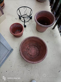 Vasi sottovasi e portavaso in ferro