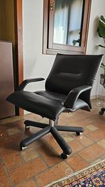 2 poltrone  da ufficio nere in pelle sfoderabile